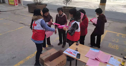 宝塔区红十字会开展学雷锋宣传活动
